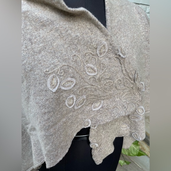 NWOT Lambs Wool Beige Shrug - Picture 3 of 4